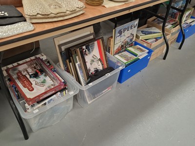 Lot 687 - A large collection of boxed jigsaw puzzles...