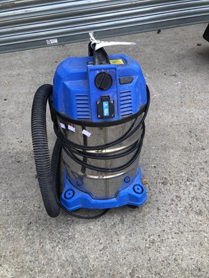 Lot 470 - A Draper 240V wet and dry vacuum