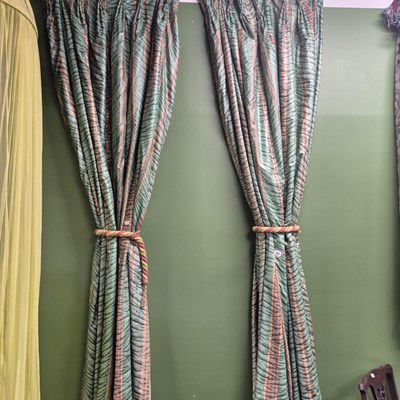 Lot 360 - A pair of lined and interlined glazed cotton...