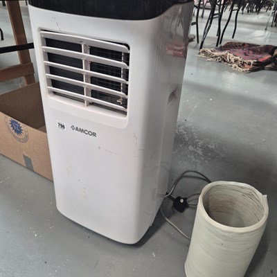 Lot 796 - An air conditioner