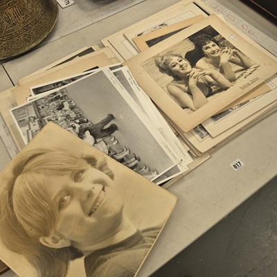Lot 817 - A selection of vintage studio and life...