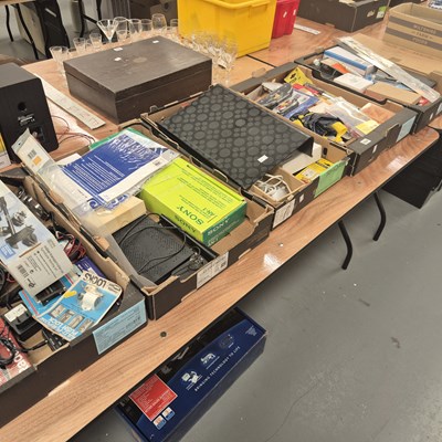 Lot 824 - A large selection of electronic componets etc.