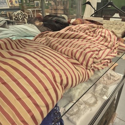 Lot 828 - A large pair of curtains.
