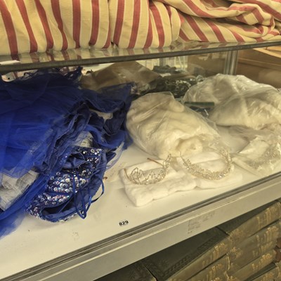 Lot 829 - A prom dress , tiara etc