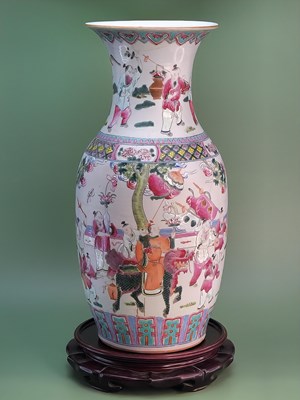 Lot 1834 - An early 20th century Chinese famille rose...