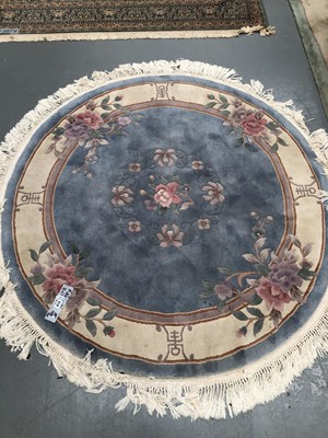 Lot 418 - A Chinese circular rug of floral design Ø 152cm