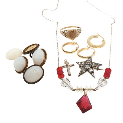 Lot 13 - A small group of gold and silver jewellery...
