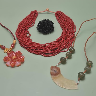 Lot 20 - A collection of hardstone jewellery including;...