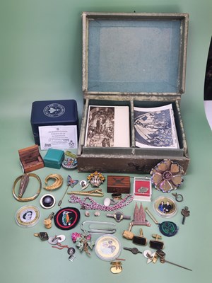Lot 30 - A collection of costume jewellery, watches and...