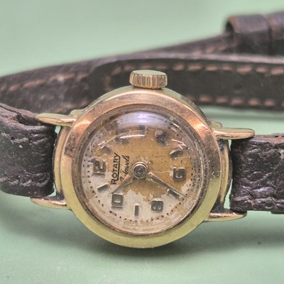 Lot 44 - A Rotary lady's 9ct gold hallmark manual wound...
