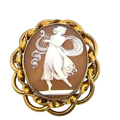 Lot 48 - A vintage shell cameo brooch, carved to depict...