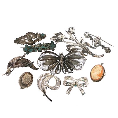 Lot 73 - A collection of silver brooches comprising...