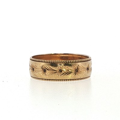 Lot 92 - A 9ct gold patterned wedding band ring with...