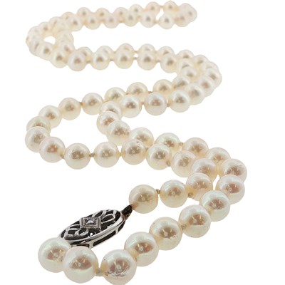 Lot 97 - A single strand of uniform cultured pearls,...