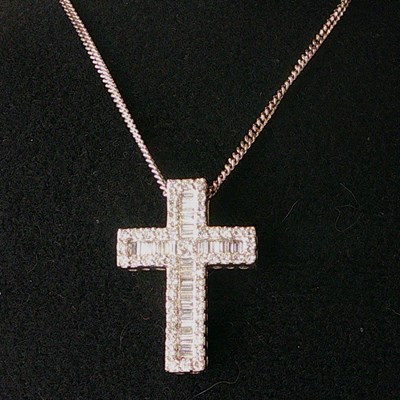 Lot 104 - An 18ct white gold diamond set cross pendant...