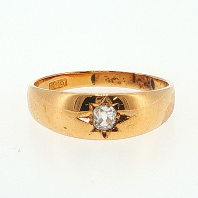Lot 116 - An antique 15ct gold and diamond gypsy set...