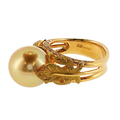 Lot 120 - An 18ct hallmarked gold South Sea pearl and...