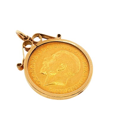 Lot 140 - A 1914 full sovereign 22ct gold coin cased in...