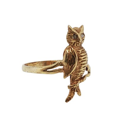 Lot 156 - 9ct hallmarked gold owl ring modelled as an...