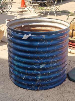 Lot 481 - A large painted galvanised planter