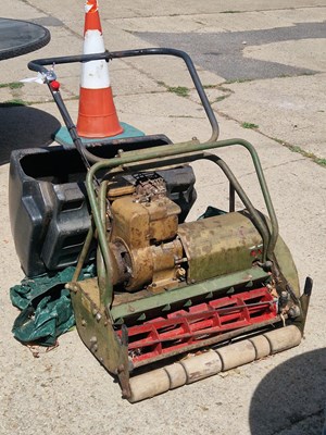 Lot 482 - A Webb's 24-inch cylinder mower with a grass box