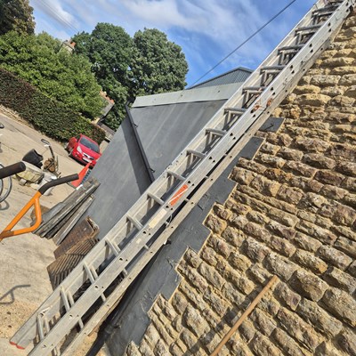 Lot 488 - A set of aluminium extendable ladders (15...