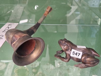 Lot 547 - A horn hunting horn, together with a bronze frog