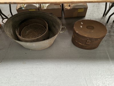 Lot 580 - A galvanised two handled bucket, a tub, a wire...