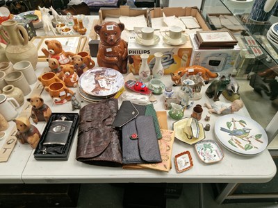 Lot 585 - Ceramic and wooden bear vessels and figures,...