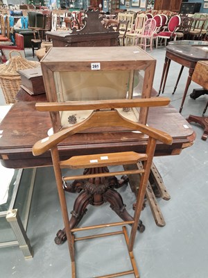 Lot 391 - A vacant glass taxidermy case H 30 W 41 D 31cm,...