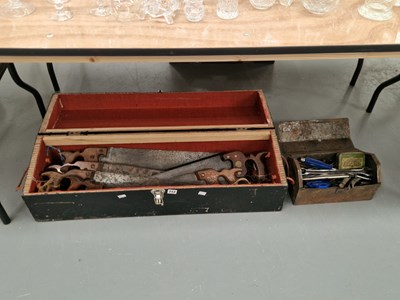 Lot 712 - A chest of saws, together with a box of other...
