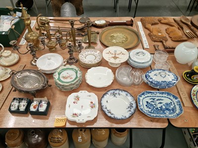 Lot 744 - An 18th century Chinese blue and white platter,...