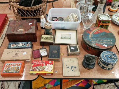 Lot 753 - Various vintage tins and boxes, games, two...
