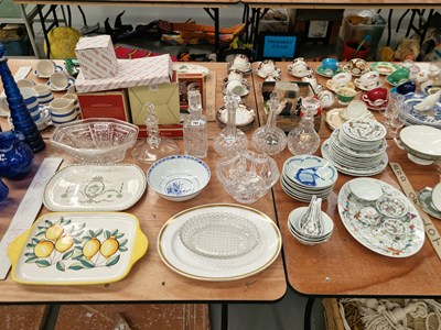 Lot 791 - A Chinese butterfly decorated service, eight...