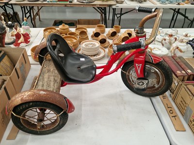 Lot 813 - A Schwinn child's tricycle