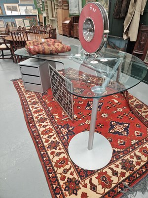 Lot 462 - A modern Italian Ultom tubular steel and glass...