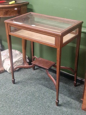 Lot 14 - An early 20th century satin wood banded...