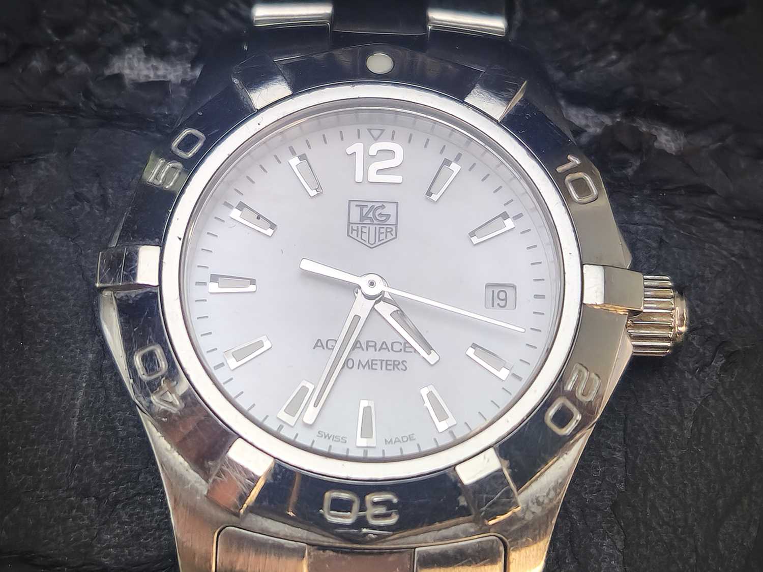 Lot 320 - A TAG Heuer aquaracer stainless steel ladies